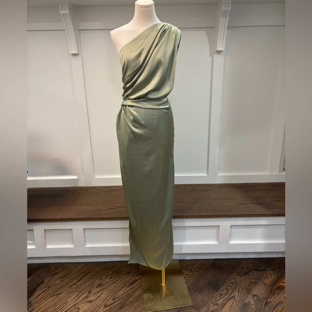 Petal & Pup Nadia Satin One-Shoulder Gold Dress Size 12 Large Sage NWT - Picture 3 of 8
